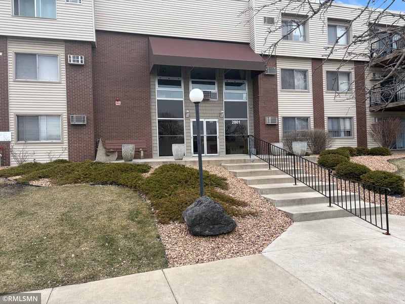 2801 Flag Ave N #323, New Hope, MN 55427