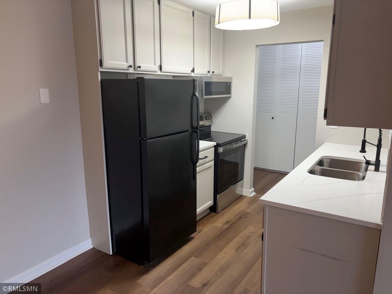 2801 Flag Ave N #323, New Hope, MN 55427