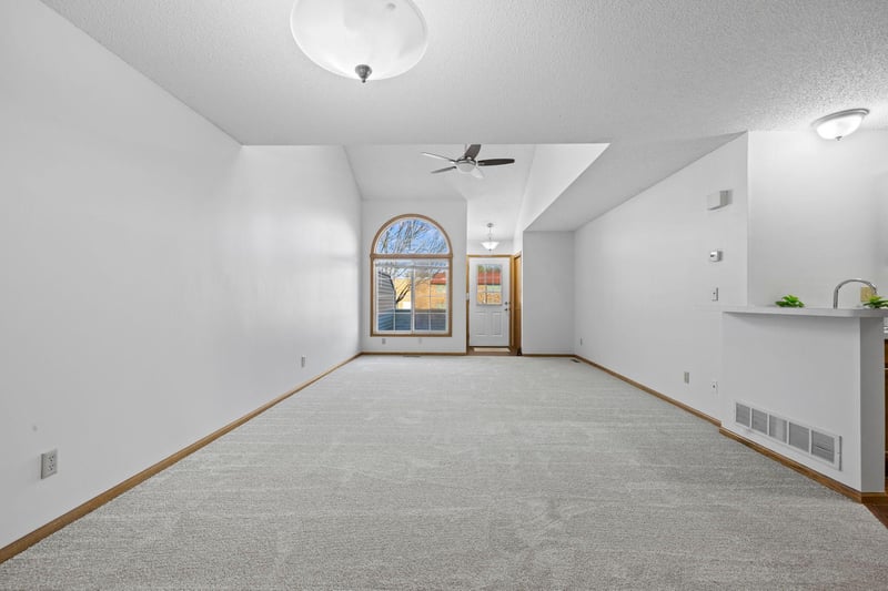 1102 Black Oak Dr, New Brighton, MN 55112