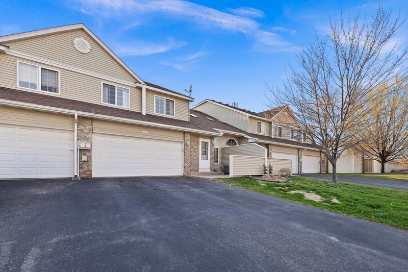 1102 Black Oak Dr, New Brighton, MN 55112