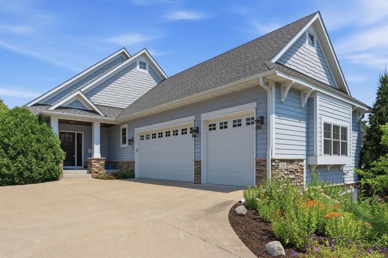 208 E Lake St, Waconia, MN 55387