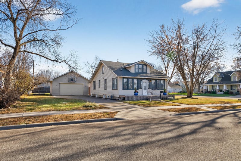 24 3rd Ave SE, Osseo, MN 55369