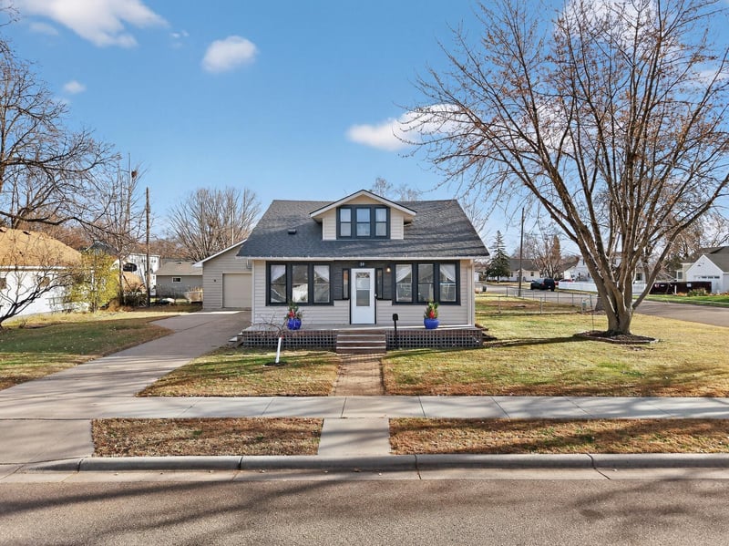 24 3rd Ave SE, Osseo, MN 55369