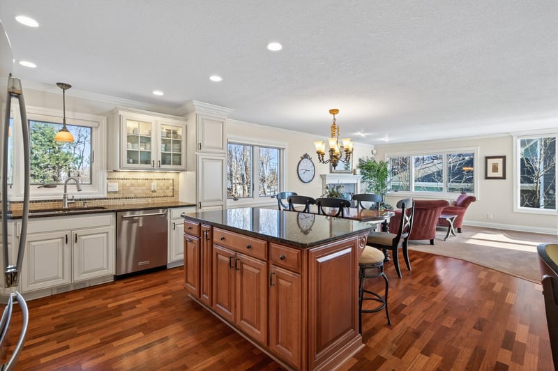 2670 Commerce Blvd #202, Mound, MN 55364