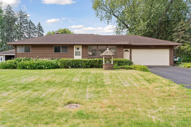 90 County Road F W, Vadnais Heights, MN 55127