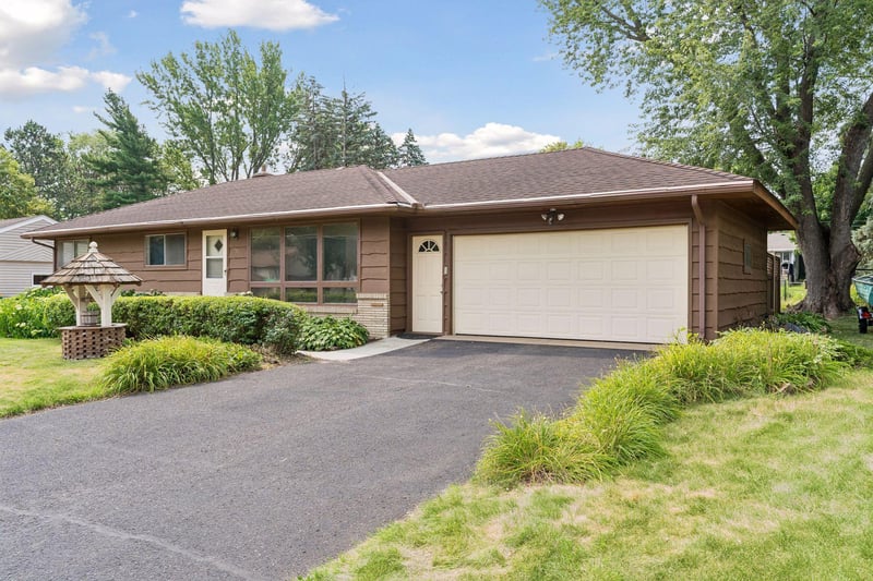 90 County Road F W, Vadnais Heights, MN 55127