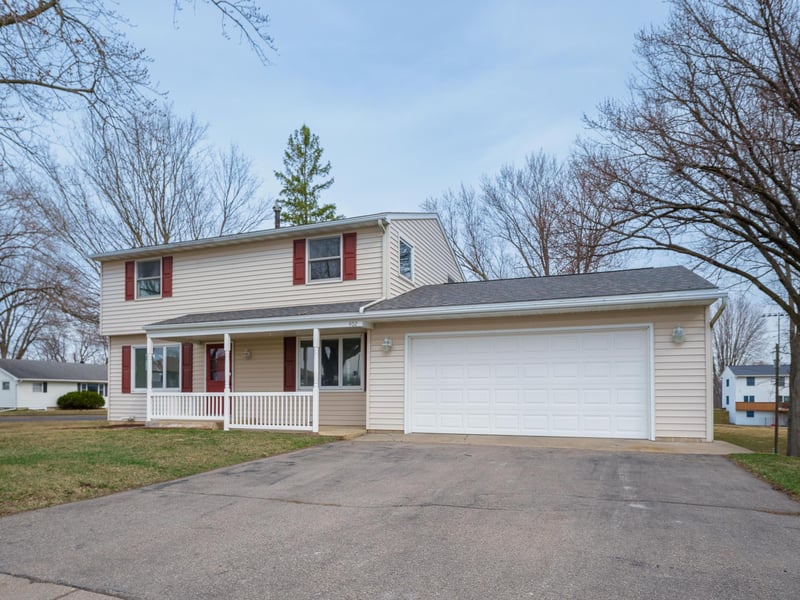 402 5th St SE, Pine Island, MN 55963