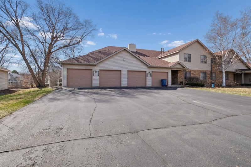 4305 Oakmede Ln #24A, White Bear Lake, MN 55110