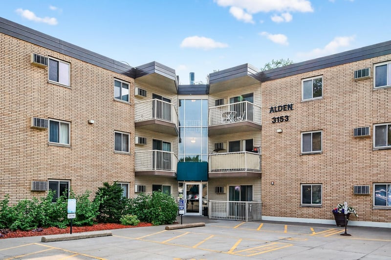 3153 Old Highway 8 #304, Roseville, MN 55418
