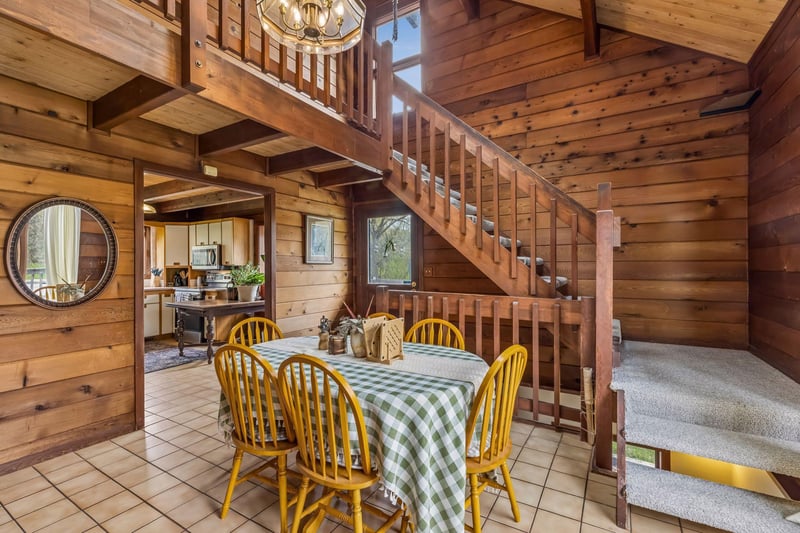 579 County Road B E, Maplewood, MN 55117