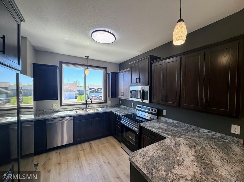 1661 Park View Ln NE, Sauk Rapids, MN 56379