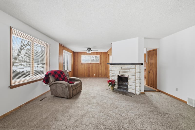 1443 Hazelwood St, Saint Paul, MN 55106