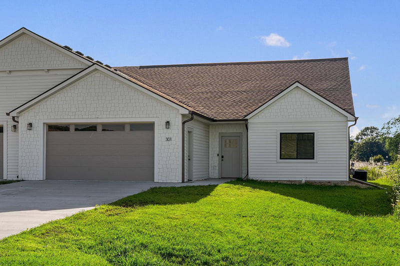 301 Stoddard St S, Houston, MN 55943