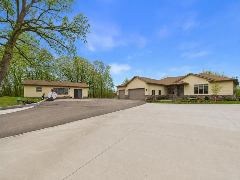 18559 Empire Trl, Burtrum, MN 56318
