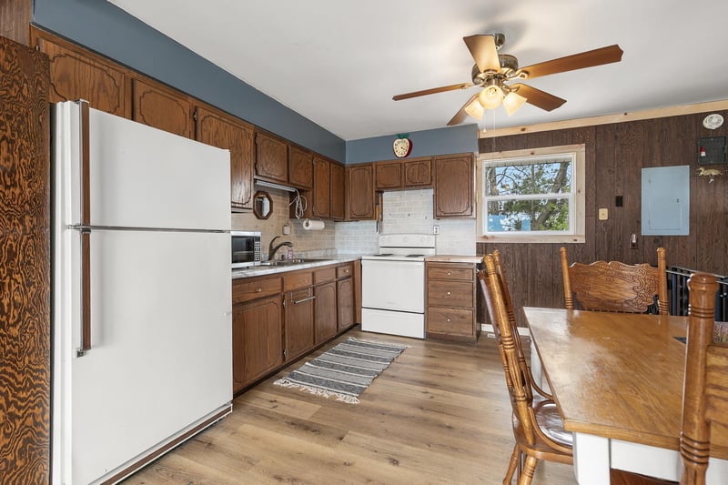 35184 Quest Rd, Hillman, MN 56338