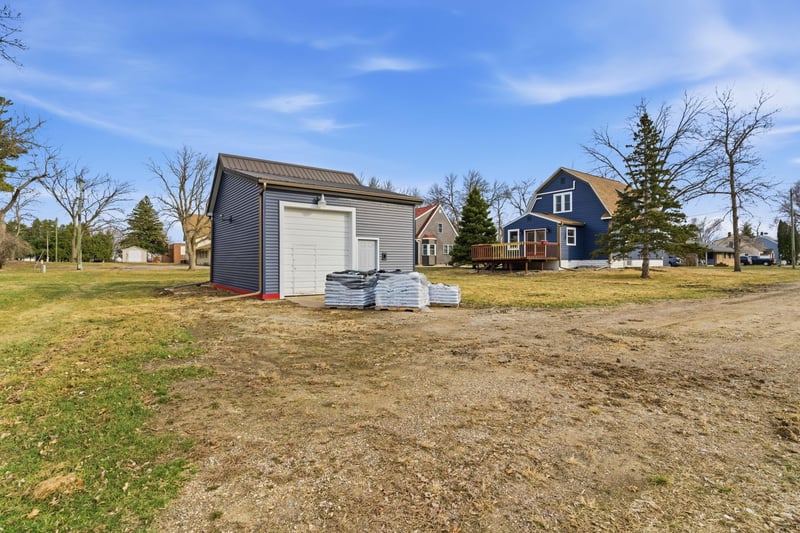 201 Dakota Ave NE, Pennock, MN 56279