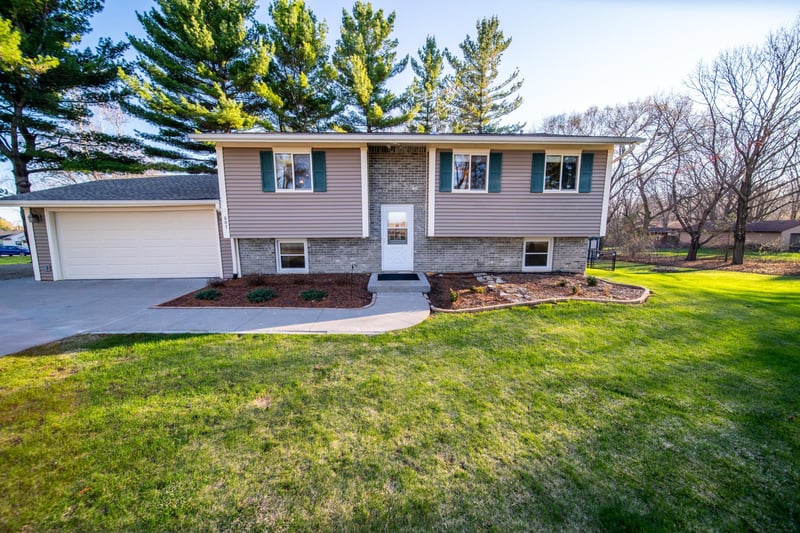 607 Stagecoach Rd, Mantorville, MN 55955