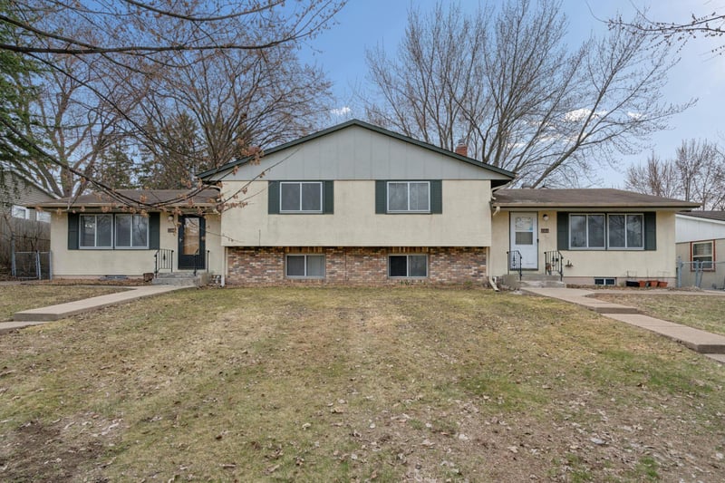 1586 Pacific St, Saint Paul, MN 55106