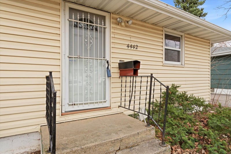 4442 Toledo Avenue N, Robbinsdale, MN 55422