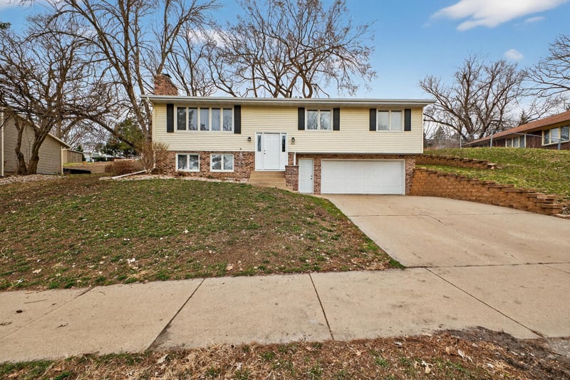 641 20th St NE, Rochester, MN 55906