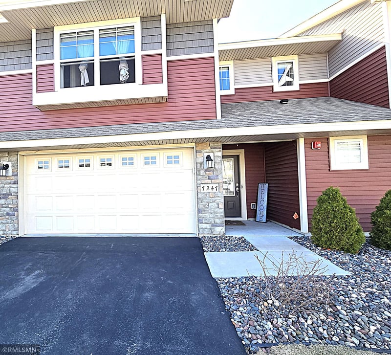 7247 Dora Dr, Hugo, MN 55038