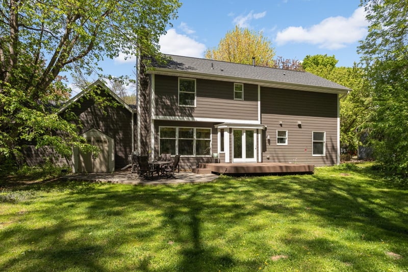 26165 Oak Leaf Trl, Excelsior, MN 55331