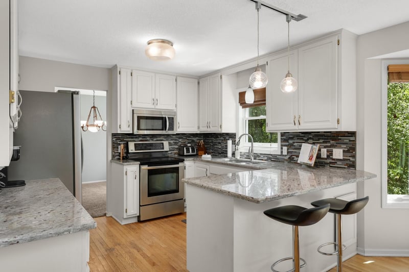 26165 Oak Leaf Trl, Excelsior, MN 55331
