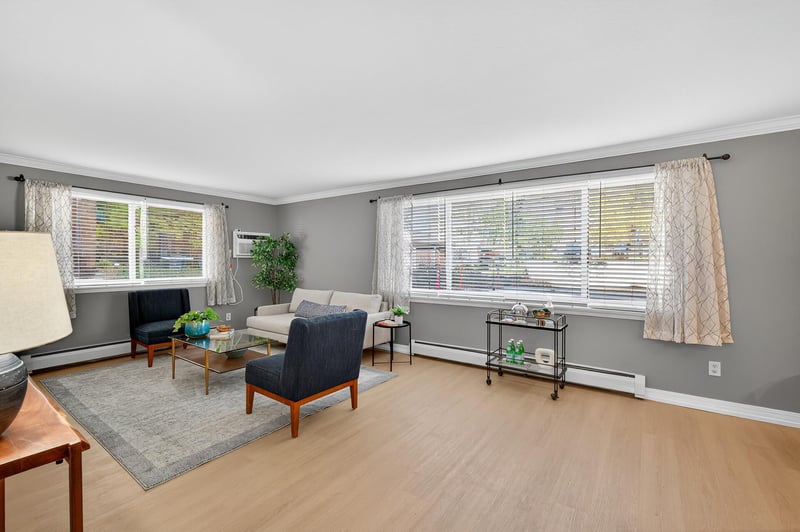 2700 W 44th St #104, Minneapolis, MN 55410