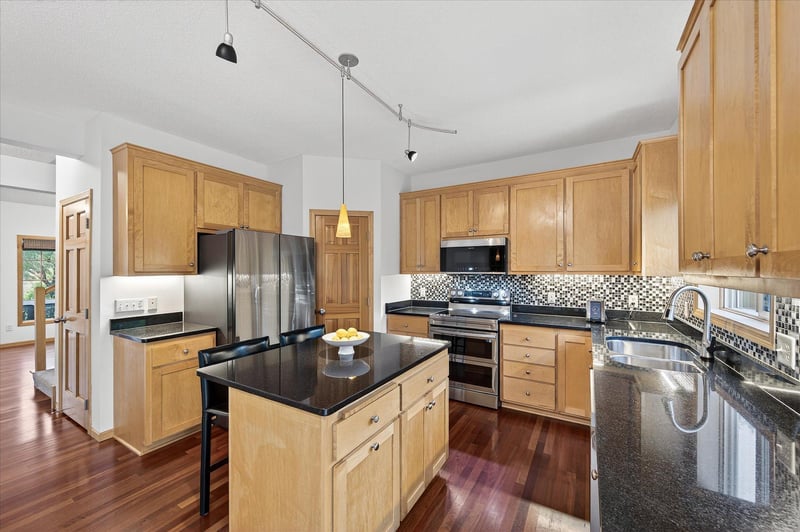 9333 Glacier Rd, Minnetrista, MN 55375