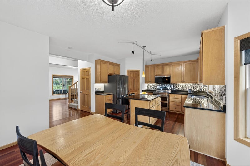 9333 Glacier Rd, Minnetrista, MN 55375