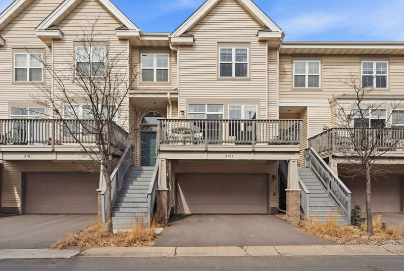 8103 Oakview Dr N, Maple Grove, MN 55369