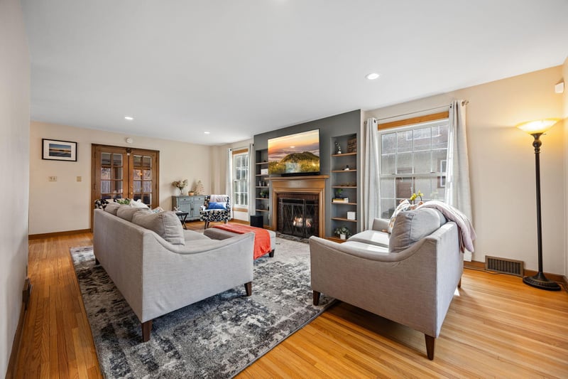 1555 E River Ter, Minneapolis, MN 55414