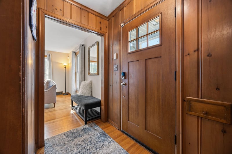 1555 E River Ter, Minneapolis, MN 55414