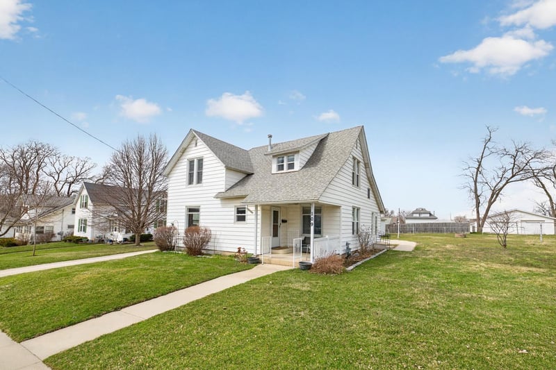 109 4th St NE, Stewartville, MN 55976