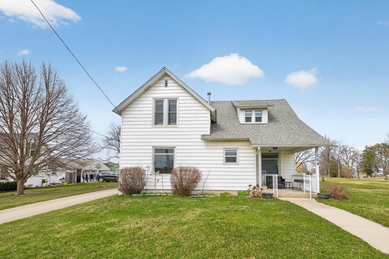 109 4th St NE, Stewartville, MN 55976