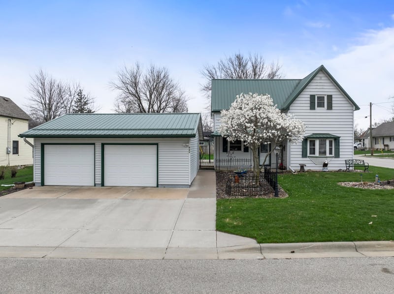 521 Arnold St, West Concord, MN 55985