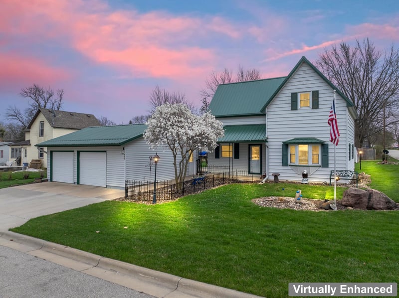 521 Arnold St, West Concord, MN 55985