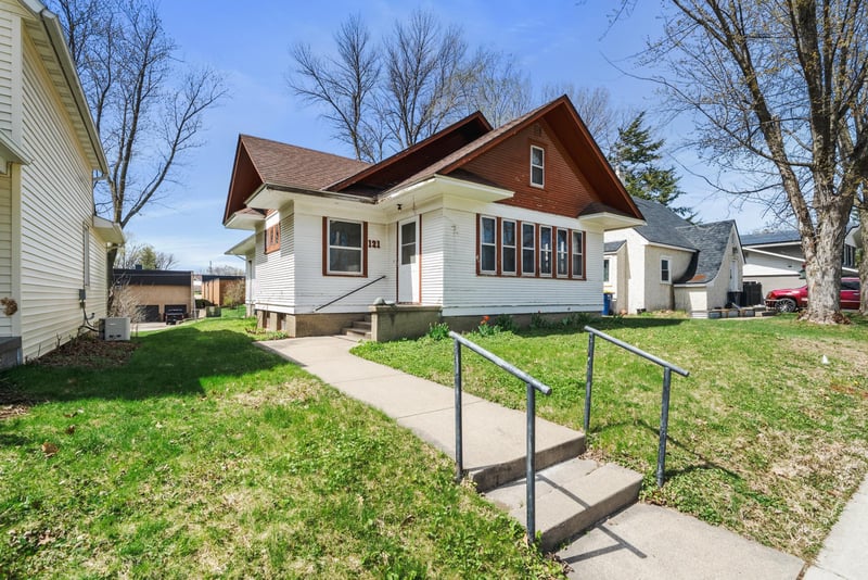 121 1st Ave SE, Lonsdale, MN 55046