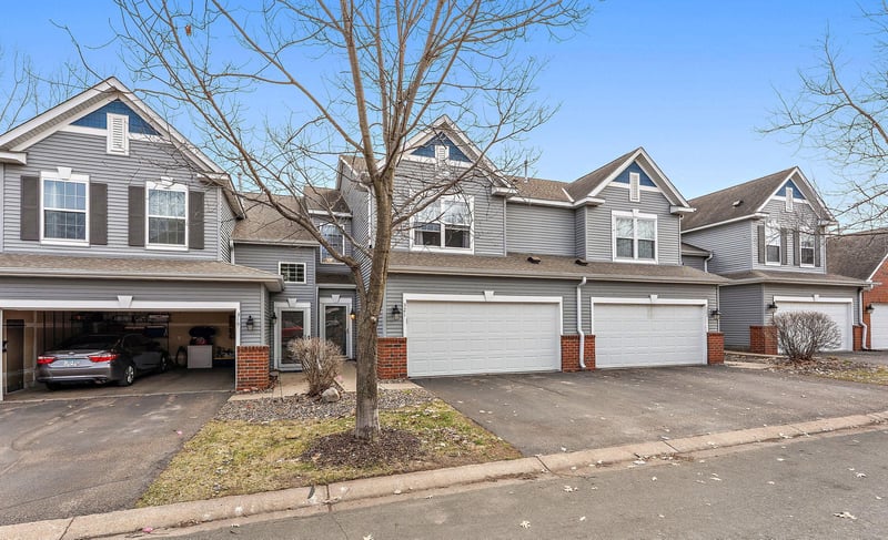 321 Heritage Trl, Circle Pines, MN 55014