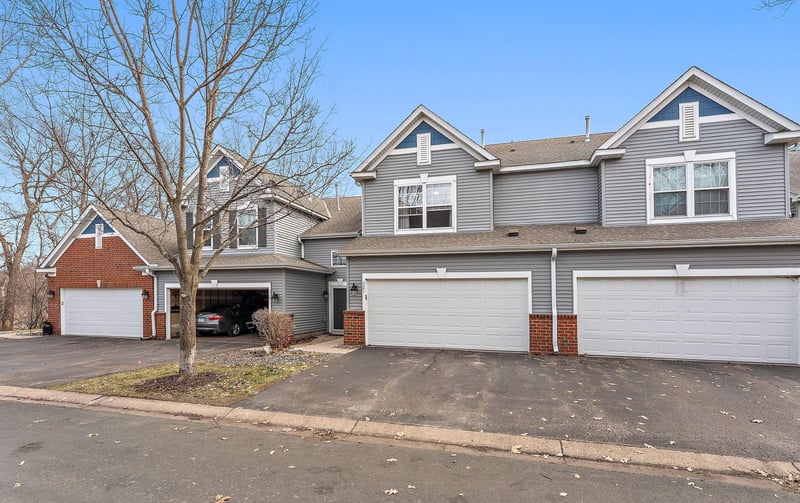 321 Heritage Trl, Circle Pines, MN 55014