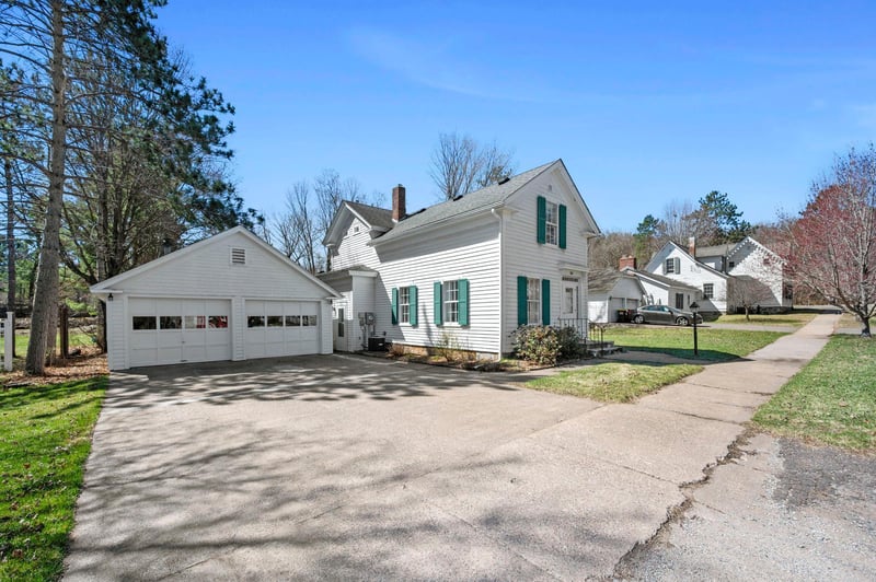 361 Plateau St, Taylors Falls, MN 55084