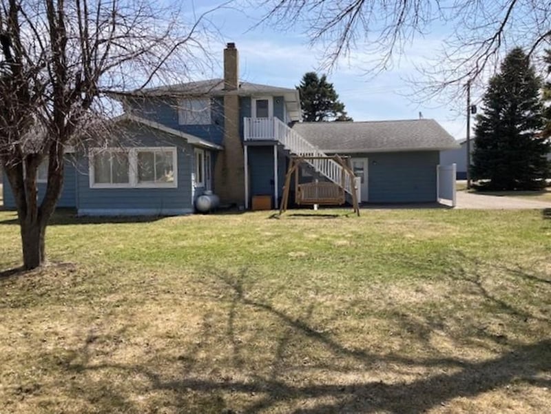 693 Stearns Ave E, Eden Valley, MN 55329