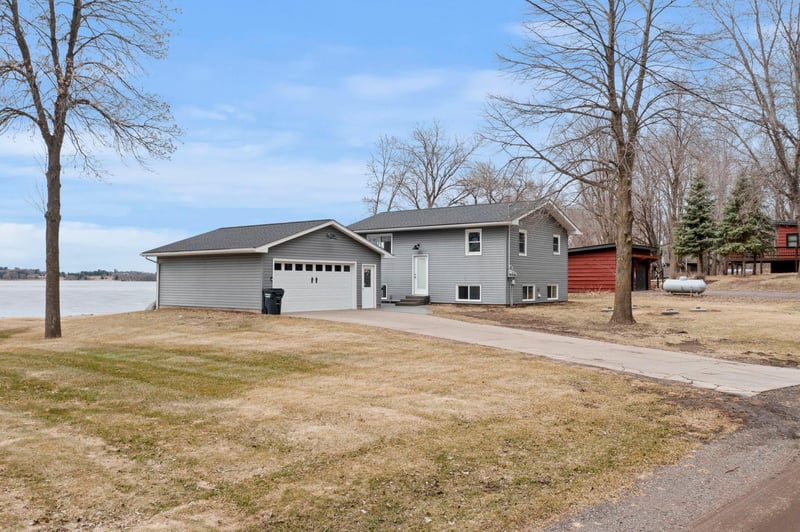 51400 Berry Ave, Rush City, MN 55069