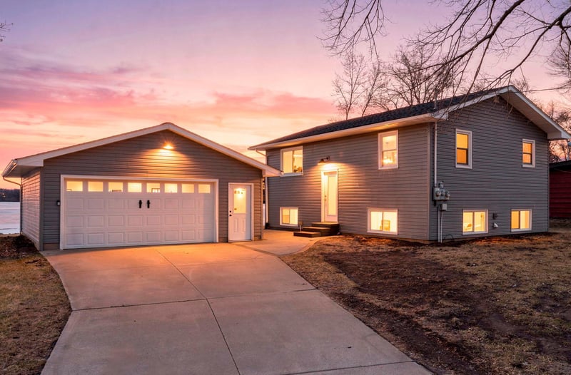 51400 Berry Ave, Rush City, MN 55069