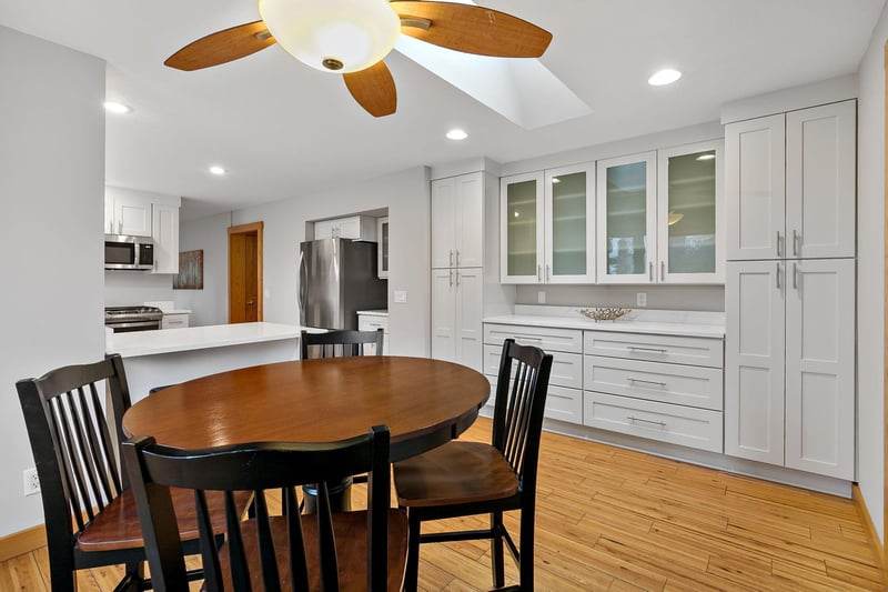 1287 Nursery Hill Ln, Arden Hills, MN 55112