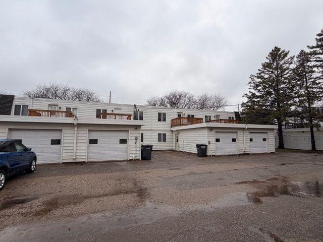 412 Holly Ln, Mankato, MN 56001