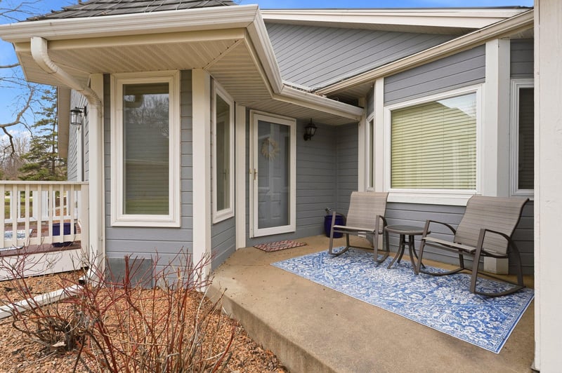 2741 River Hills Dr S, Burnsville, MN 55337