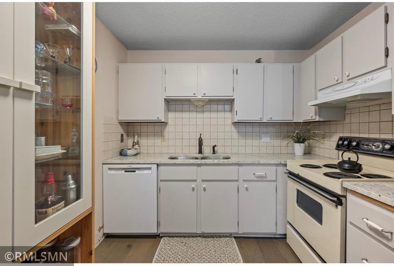 26 10th St W #601, Saint Paul, MN 55102