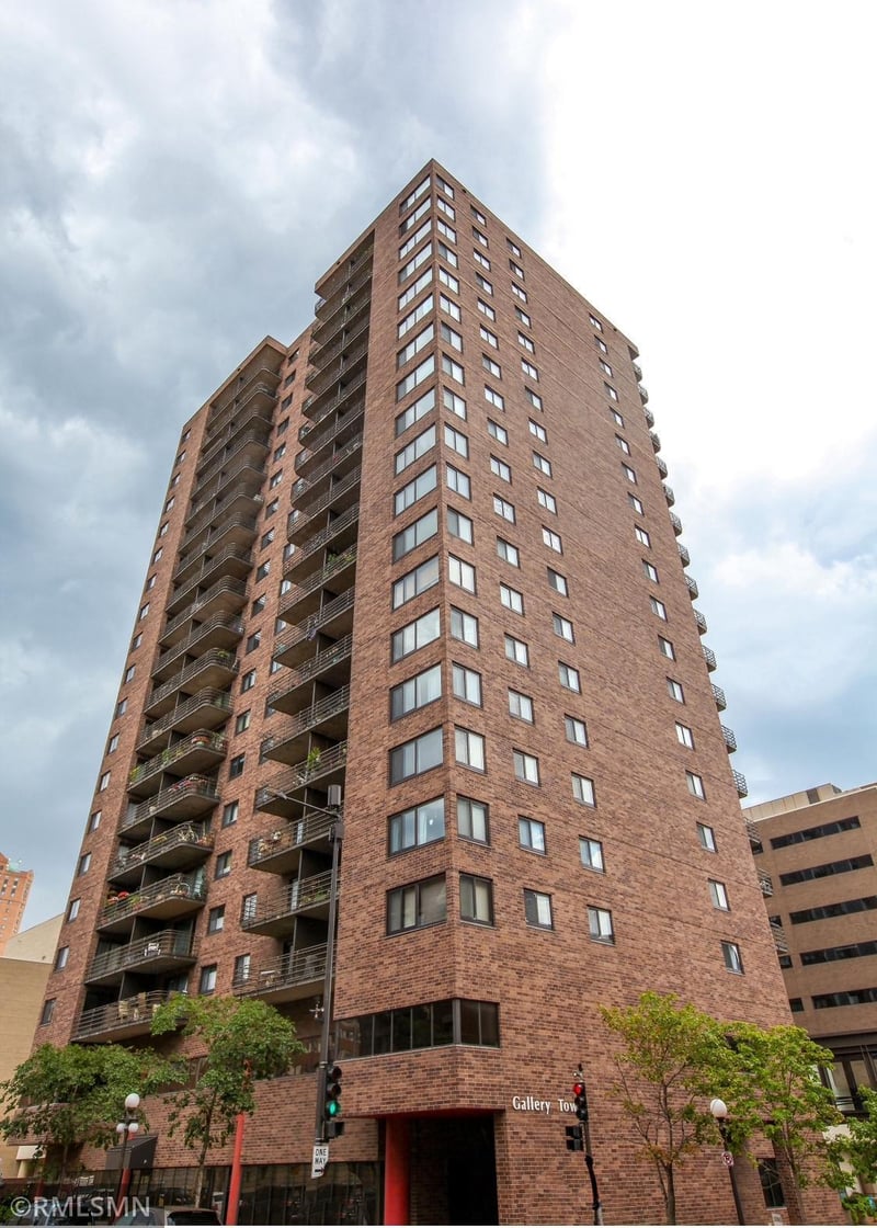 26 10th St W #601, Saint Paul, MN 55102