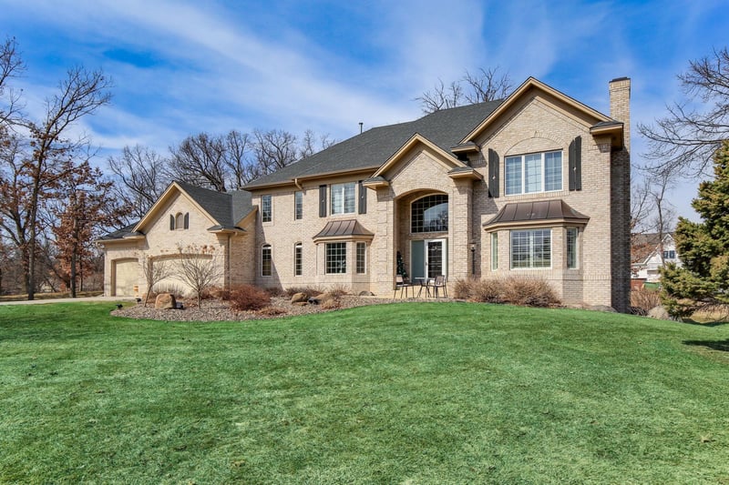 2 Bent Tree Ln, North Oaks, MN 55127